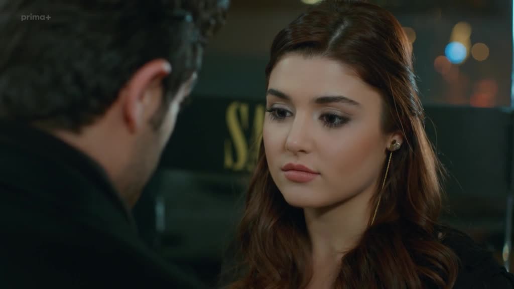 Láska beze slov 01x999 Murat (Burak Deniz) Hayat (Hande Erçel) romantické scény.mp4