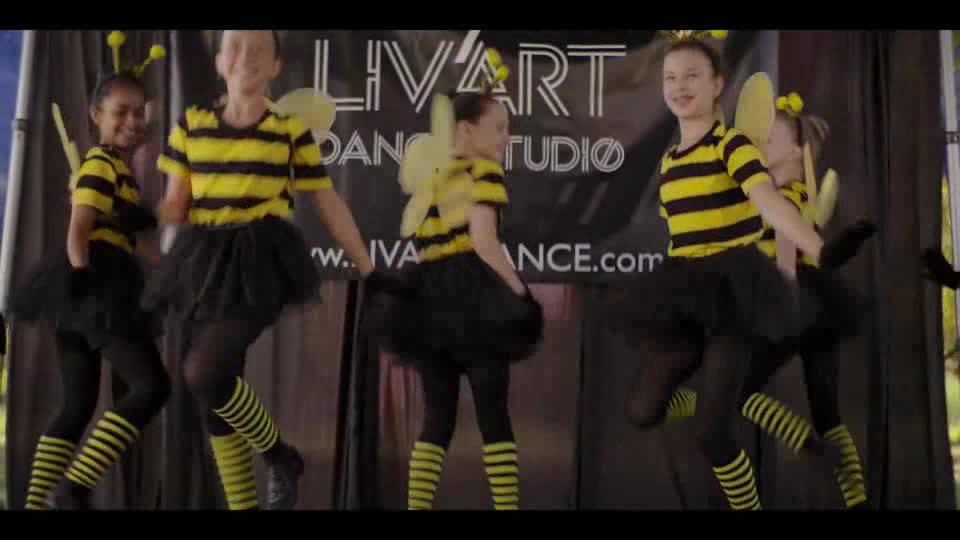 Věřím na Santu (Christina Moore,John Ducey,Missi Pyle 2022 Komedie Romantický Bdrip 1080p ) Cz dabing avi