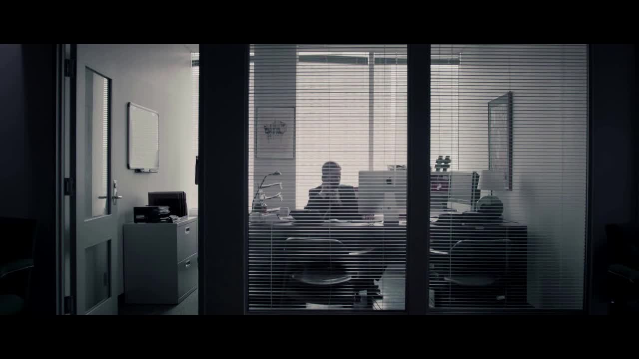 Špatný krok (Dan Stevens, Michael Pitt, Christopher Abbott 2015 Krimi Drama Thriller 1080p Bdrip ) Cz dabing mkv