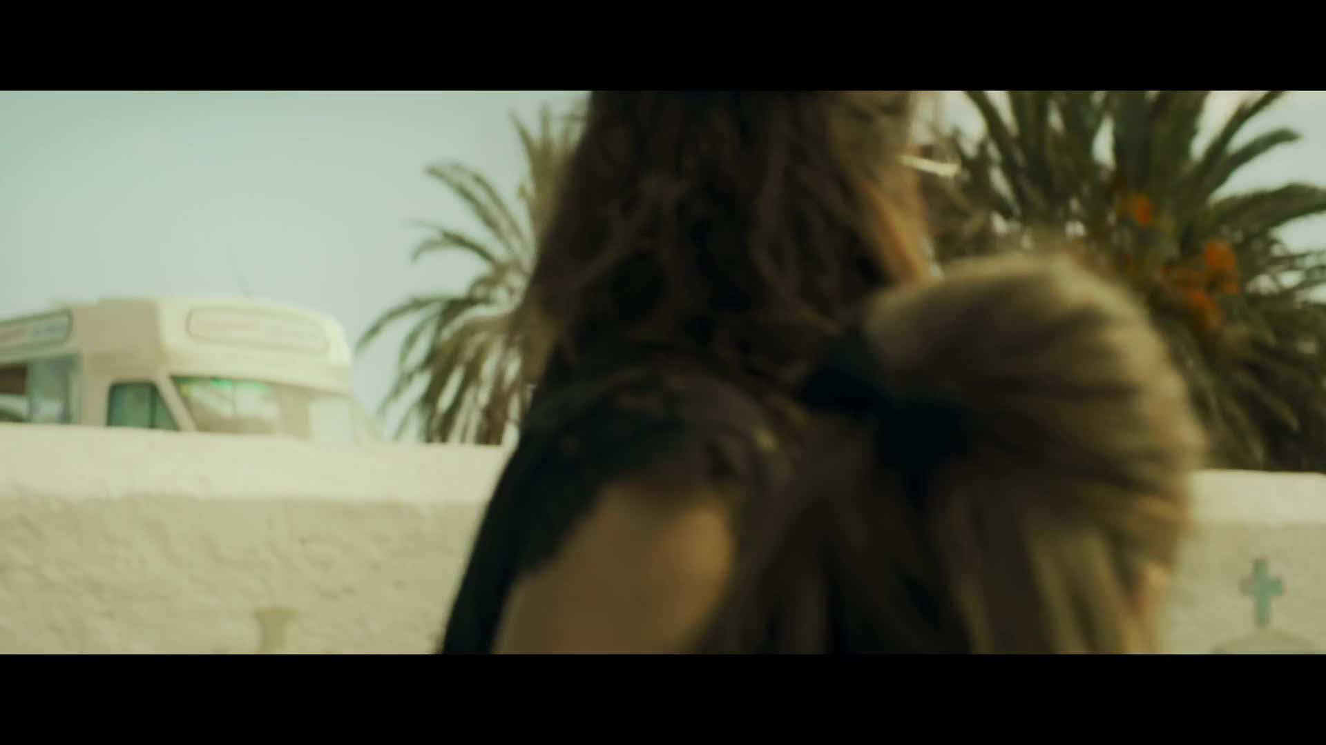 Holky z červeného gauče S01E01 Červený gauč (2021) akční dobrodružný krimi thriller cztitt mkv