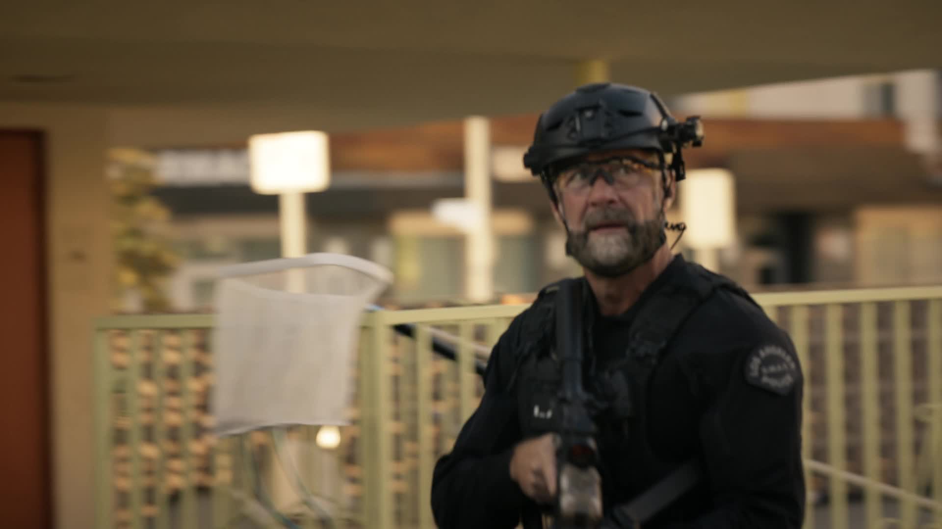Zbrojnice   SWAT S08E11 CZ dabing HD 1080p mkv