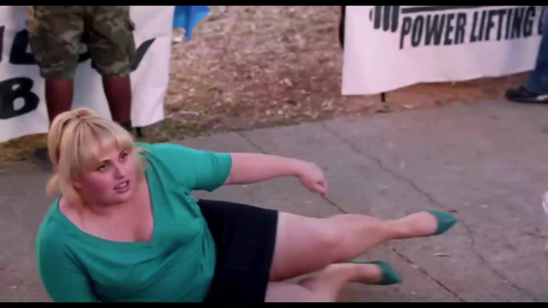 Ladíme! (Anna Kendrick, Skylar Astin, Brittany Snow 2012 Komedie Hudební Romantický Bdrip 1080p ) Cz dabing mp4