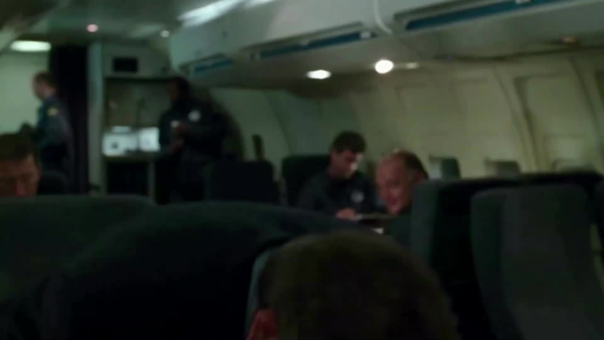 Šerifové (Tommy Lee Jones,Wesley Snipes,Robert Downey Jr 1998 Akční Krimi Thriller Bdrip 1080p ) Cz+Sk dabing avi