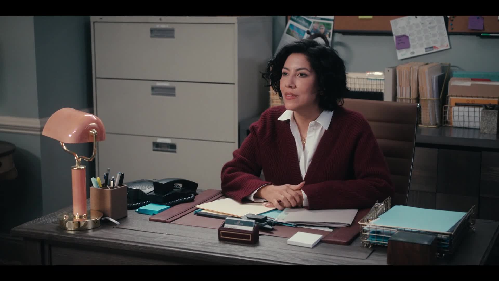 Stařík v utajení A Man on the Inside S01E07 Srdečné pozdravy z Russian Hillu (2024) komedie krimi czdab mkv