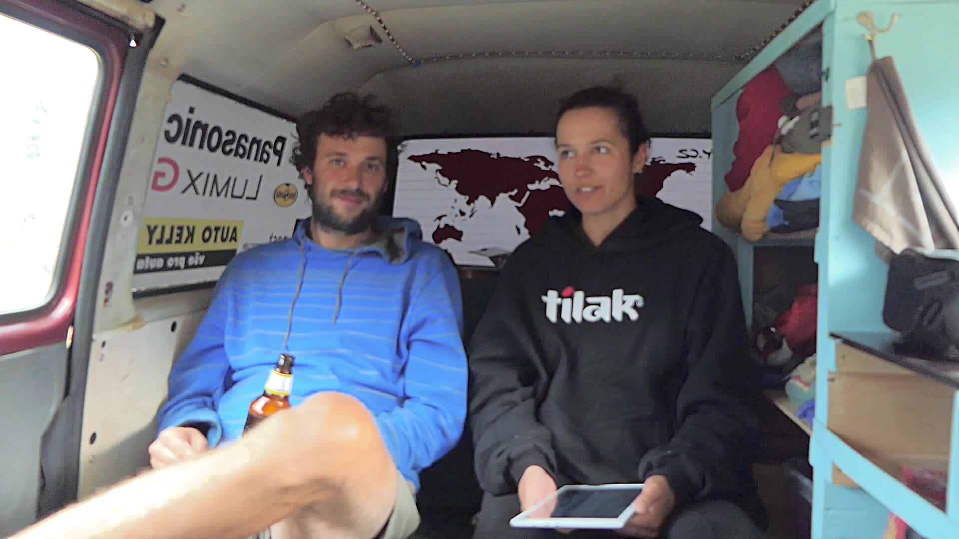 Busny Bonusy S01E09 28 2017 CZ dab 1080p Etiopie Kávové obřady, žvýkací drogy na každém rohu a benzin jen na černém trhu mp4