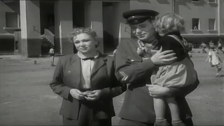 Nesmrtelná garnisona (Anatolij Čemodurov, Valentina Serova, Vladimir Jemeľjanov 1956 Válečný Drama Bdrip 1080p ) Cz dabing mp4