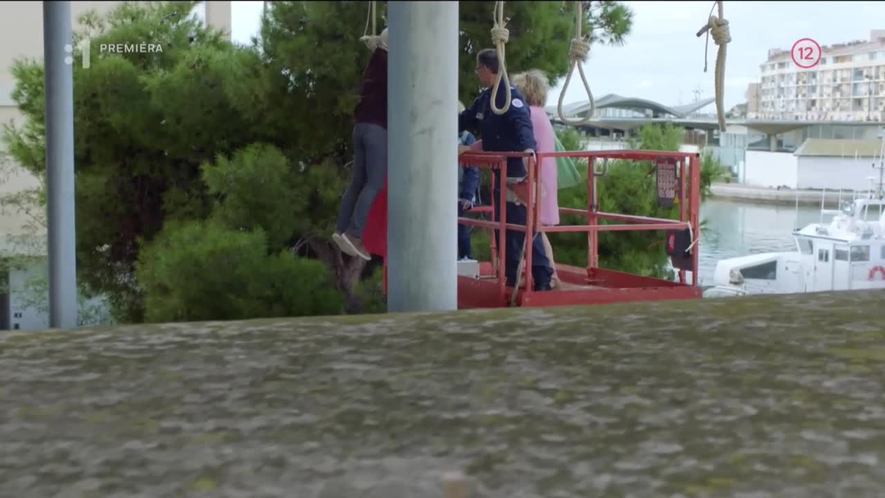 Policajtka Barbie Candice Renoirová S09E03 Nutnosť tvorí zákon SK mp4