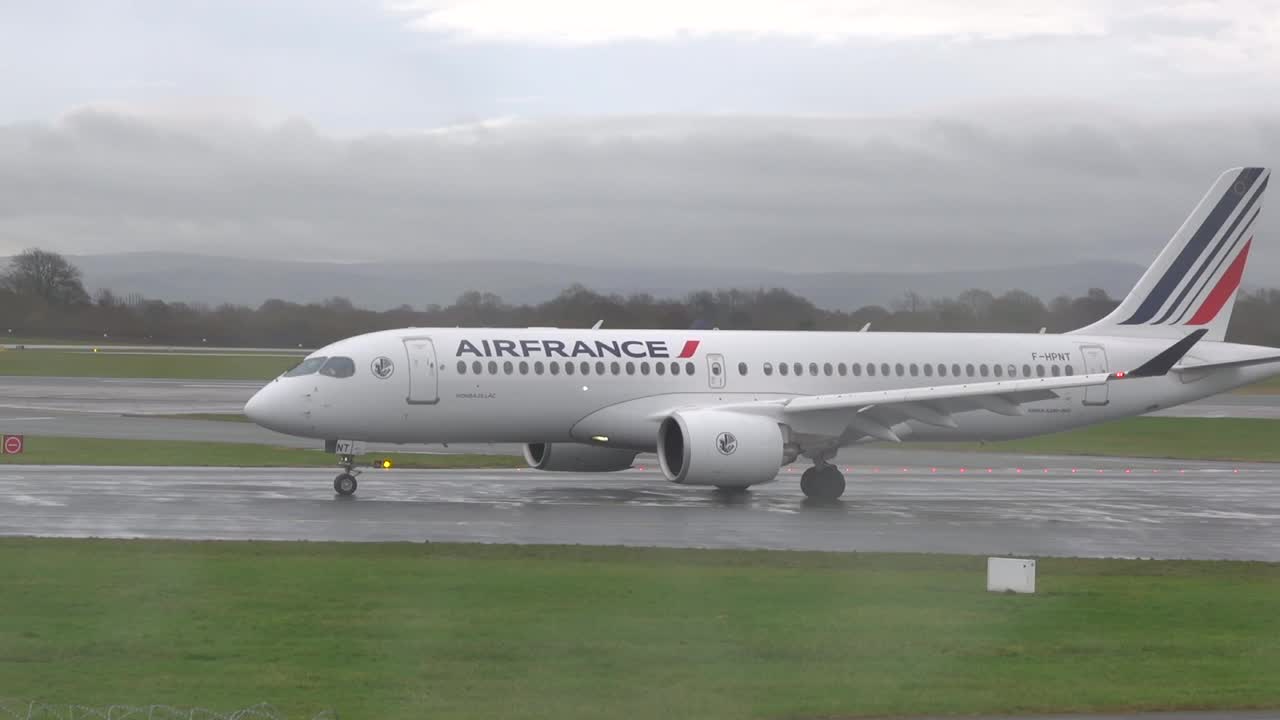 Manchester Airport LIVE Mattcam FriYAY show 20 0 mp4