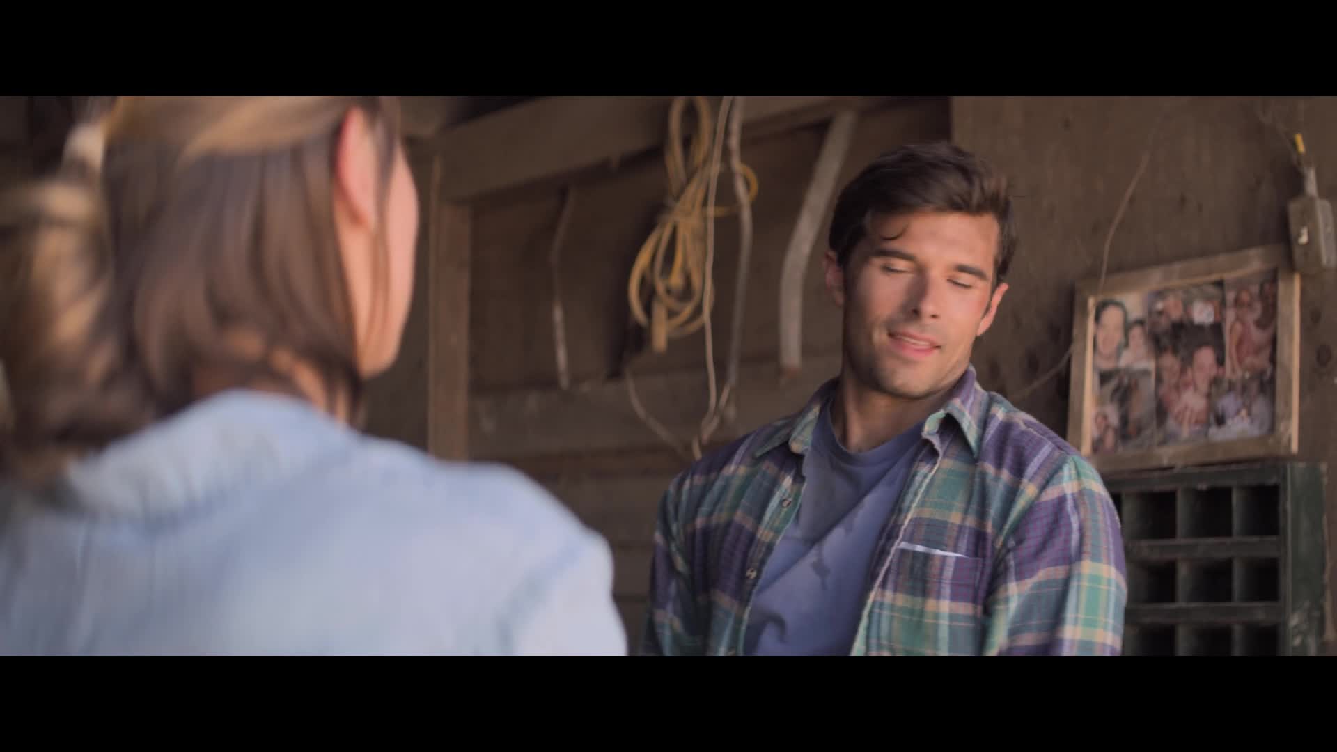Kalifornské Vánoce A California Christmas 2020 WEBRip CZ EN 5 1 1080p sestřih romantických scén Josh a Lauren Swickard.mkv