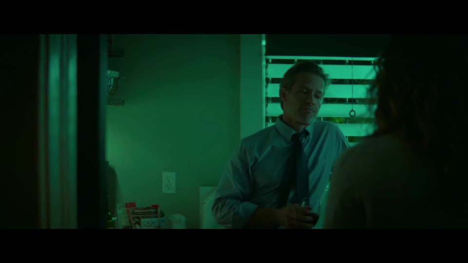 Podezřelý (Guy Pearce,Pierce Brosnan,Minnie Driver 2018 Thriller Bdrip 1080p ) Cz dabing avi