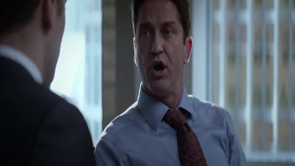 Muž na pravém místě (Alison Brie,Gerard Butler,Dustin Milligan,Willem Dafoe 2016 Dráma Bdrip 1080p ) Cz dabing mp4