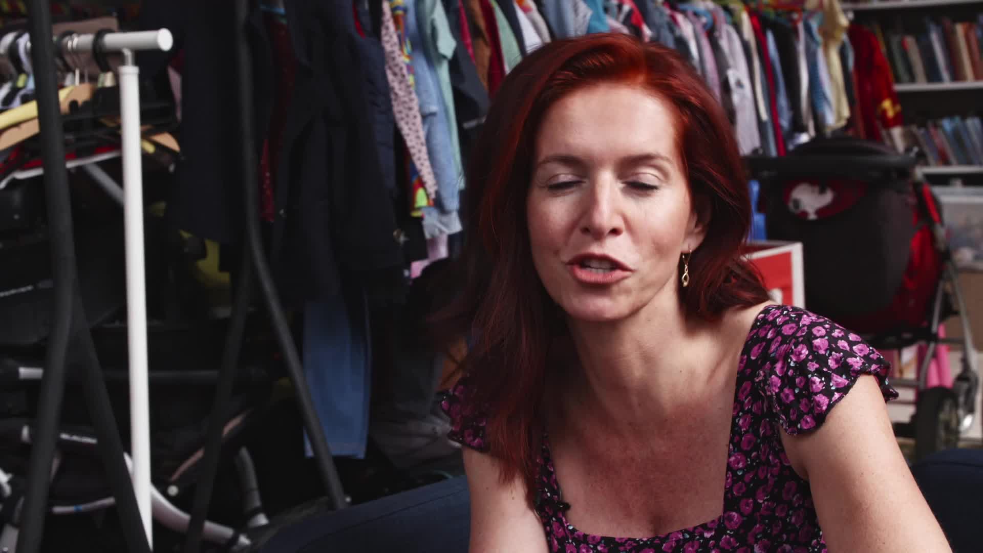 Na co koukáš S01E06 11 2024 CZ dab 1080p Nora Fridrichová má seriálovou drogu, kvůli královské rodině nechodila spát mp4