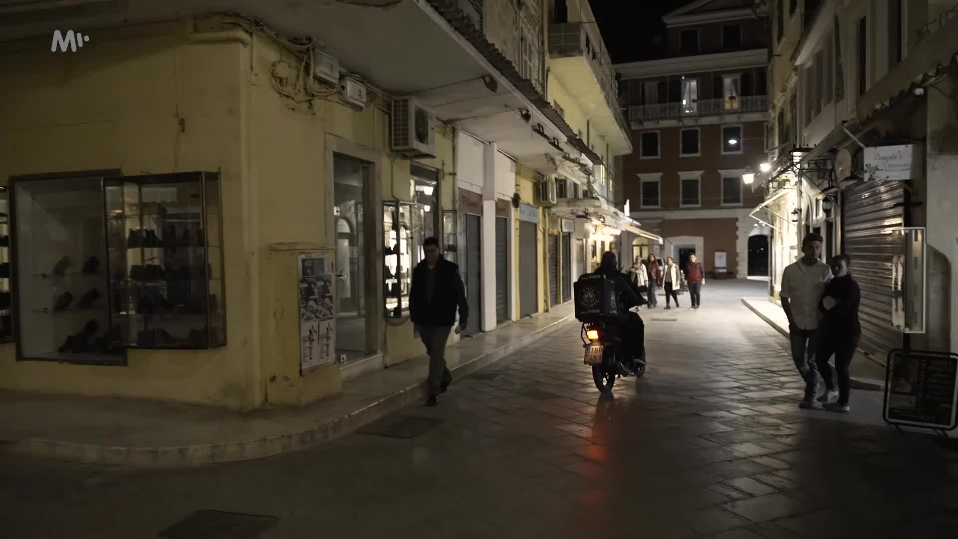 Načo pôjdem domov S01E07 09 2022 SK dab 1080p Exkjúzik, suvenir“ David se opět domlouvá rukama nohama, k tomu tančí a zpívá mp4