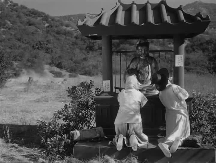 Ocelová přilba Steel Helmet (USA 1951, DVDRip 480p, CZ tit) JackRIPper mp4