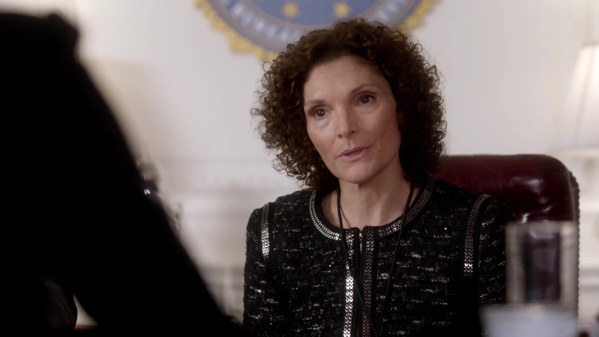 Všemocný S01E08 22 2015 CZ dab 720p Když piráti obírají piráty mp4