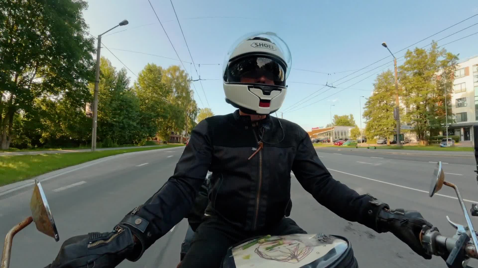 Na mašině kolem světa Cesta domů S01E08 10 2025 CZ tit 1080p Venku je Baltské moře mkv