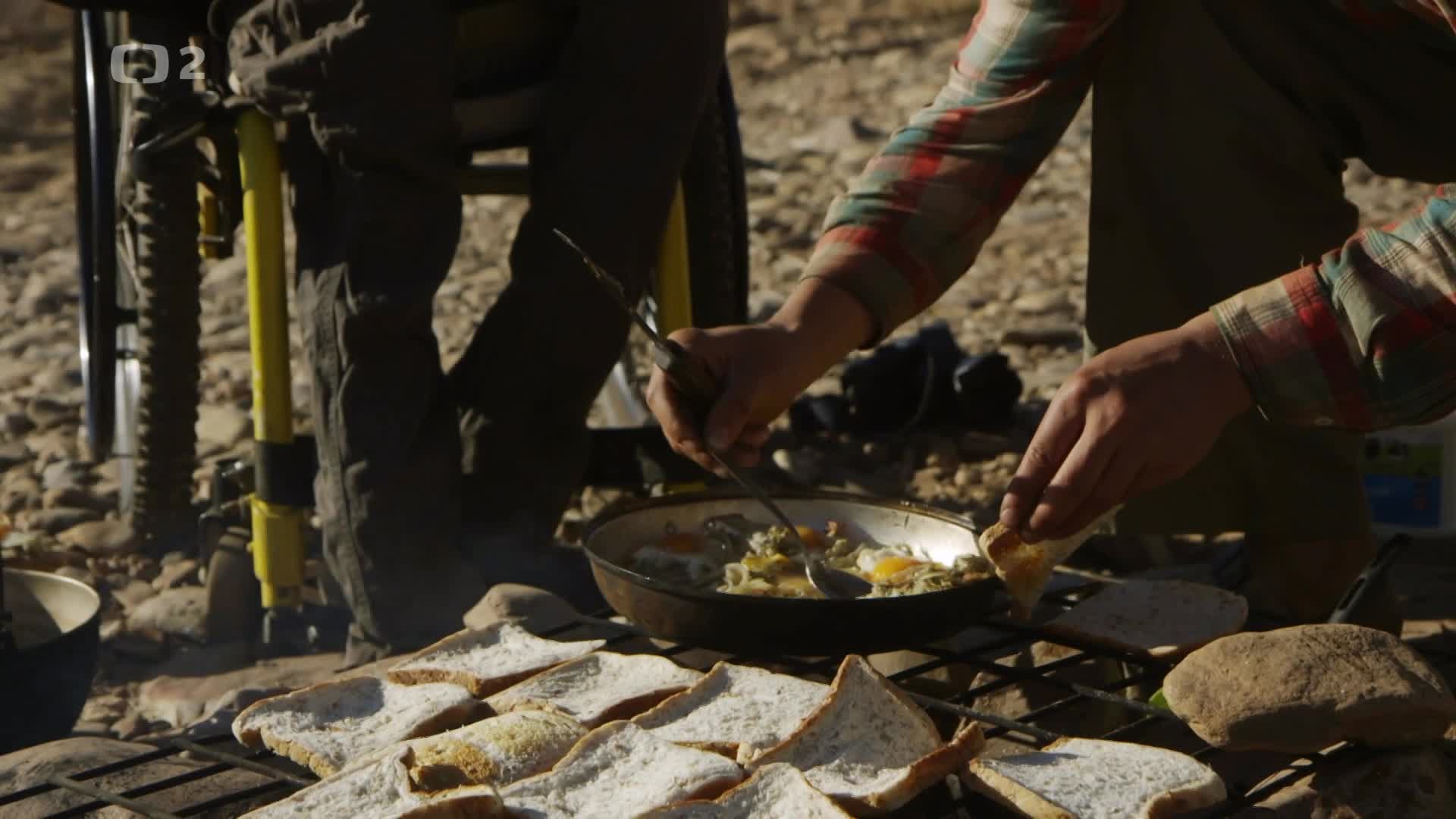 Trabantem z Austrálie do Asie S01E07 12 2016 CZ dab 1080p Mezi krokodýly mp4