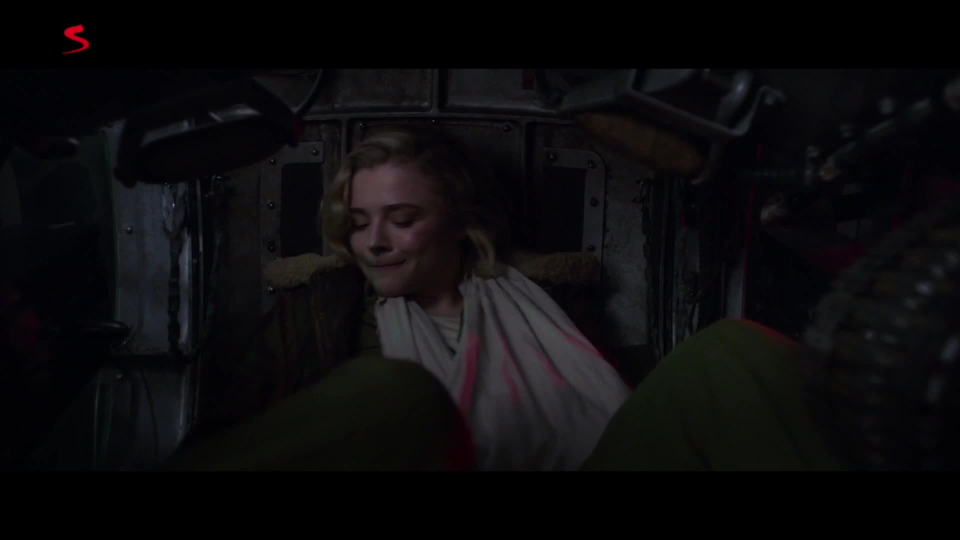 Stín v oblacích (Chloë Grace Moretz,Nick Robinson,Callan Mulvey 2020 Akční Horor Válečný Bdrip 1080p ) Cz dabing mkv