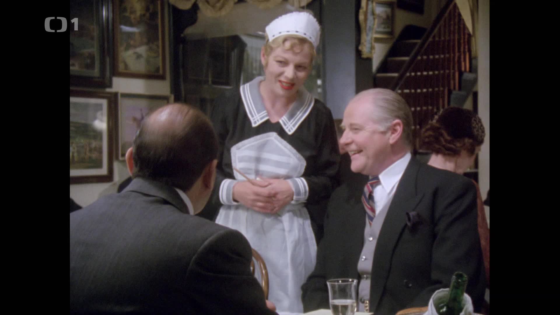 Hercule Poirot S01E04 Dvacet ctyri cernych kosu (cz 1080p) ts