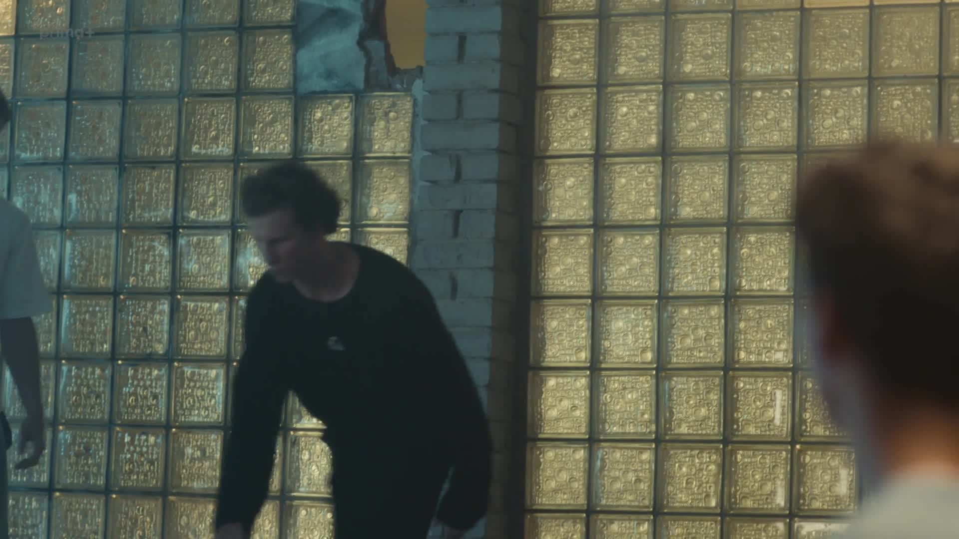 Na břehu řeky S01E03 mkv