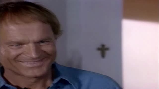 Tajná zbraň (Terence Hill, Richard Liberty, Giselle Blondet 1997 Komedie Krimi Sci Fi Bdrip 1080p ) Cz dabing mp4
