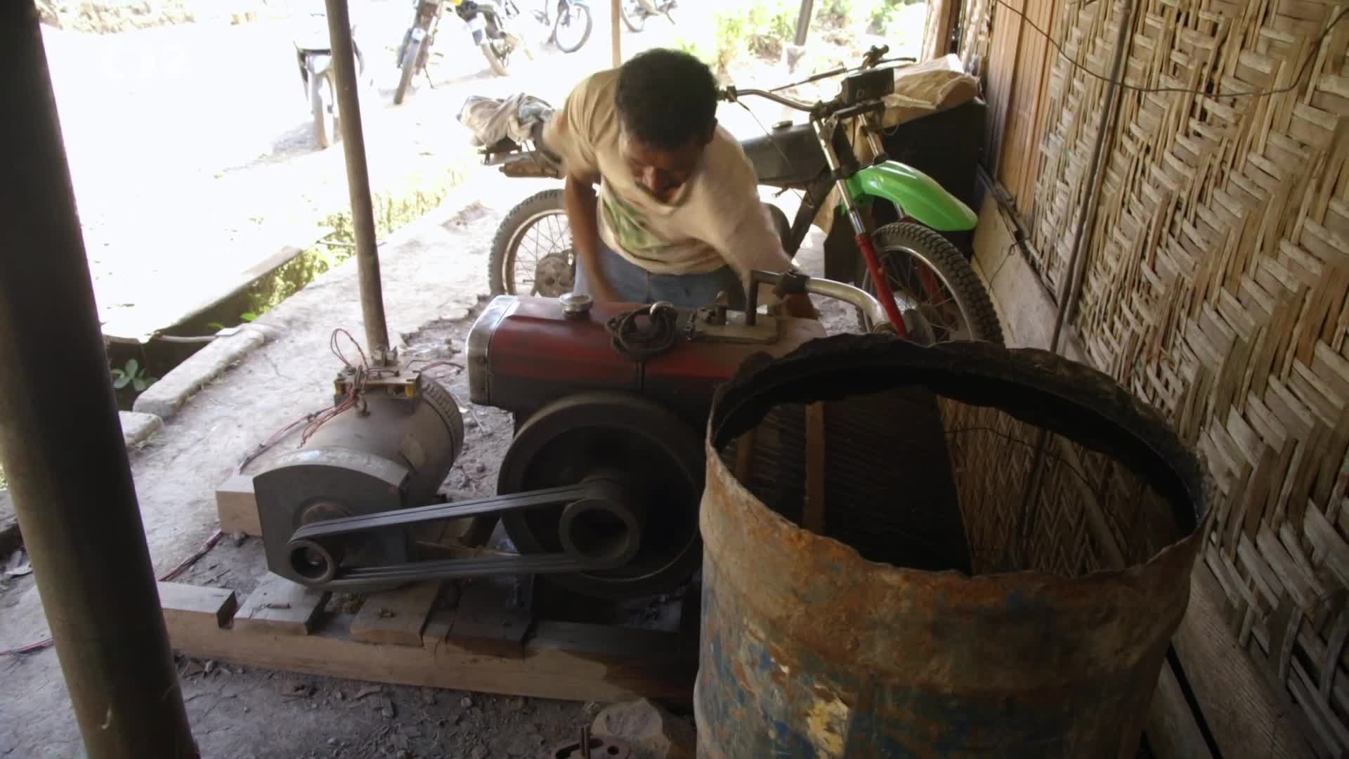 Trabantem z Austrálie do Asie S01E10 12 2016 CZ dab 1080p Z dílny do nemocnice mp4