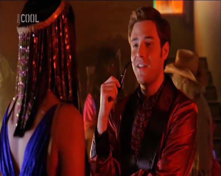 Halo tady Indie 99x99 Todd (Ben Rappaport) a Asha (Rebecca Hazlewood).mp4
