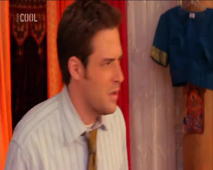 Halo tady Indie 99x99 Todd (Ben Rappaport) a Asha (Rebecca Hazlewood).mp4