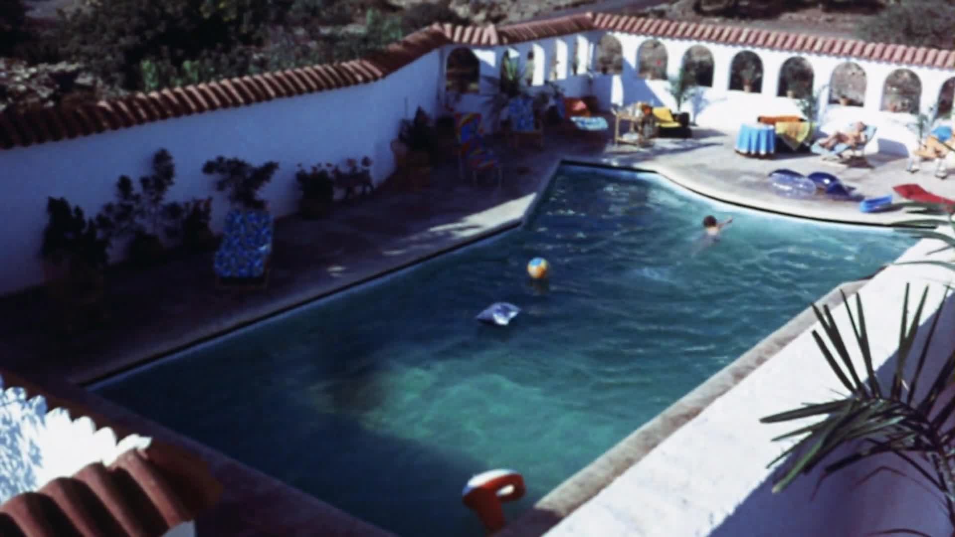 Uma Fresta no Teto (1972) Dual Áudio 1080p BluRay x264.mkv