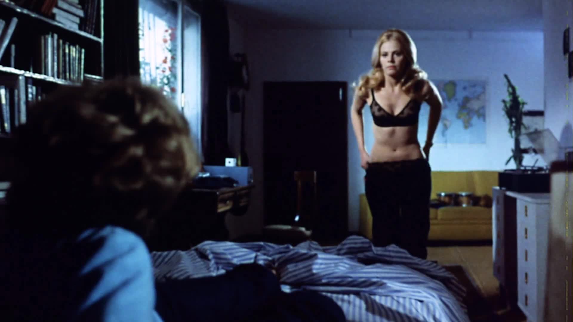 Uma Fresta no Teto (1972) Dual Áudio 1080p BluRay x264.mkv