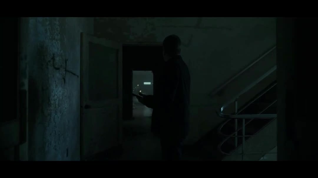 Králičí nora Člověk, kterého posloucháš (Kiefer Sutherland,Meta Golding,Enid Graham 2023 Akční Drama Thriller Bdrip 1080p ) Cz dabing avi