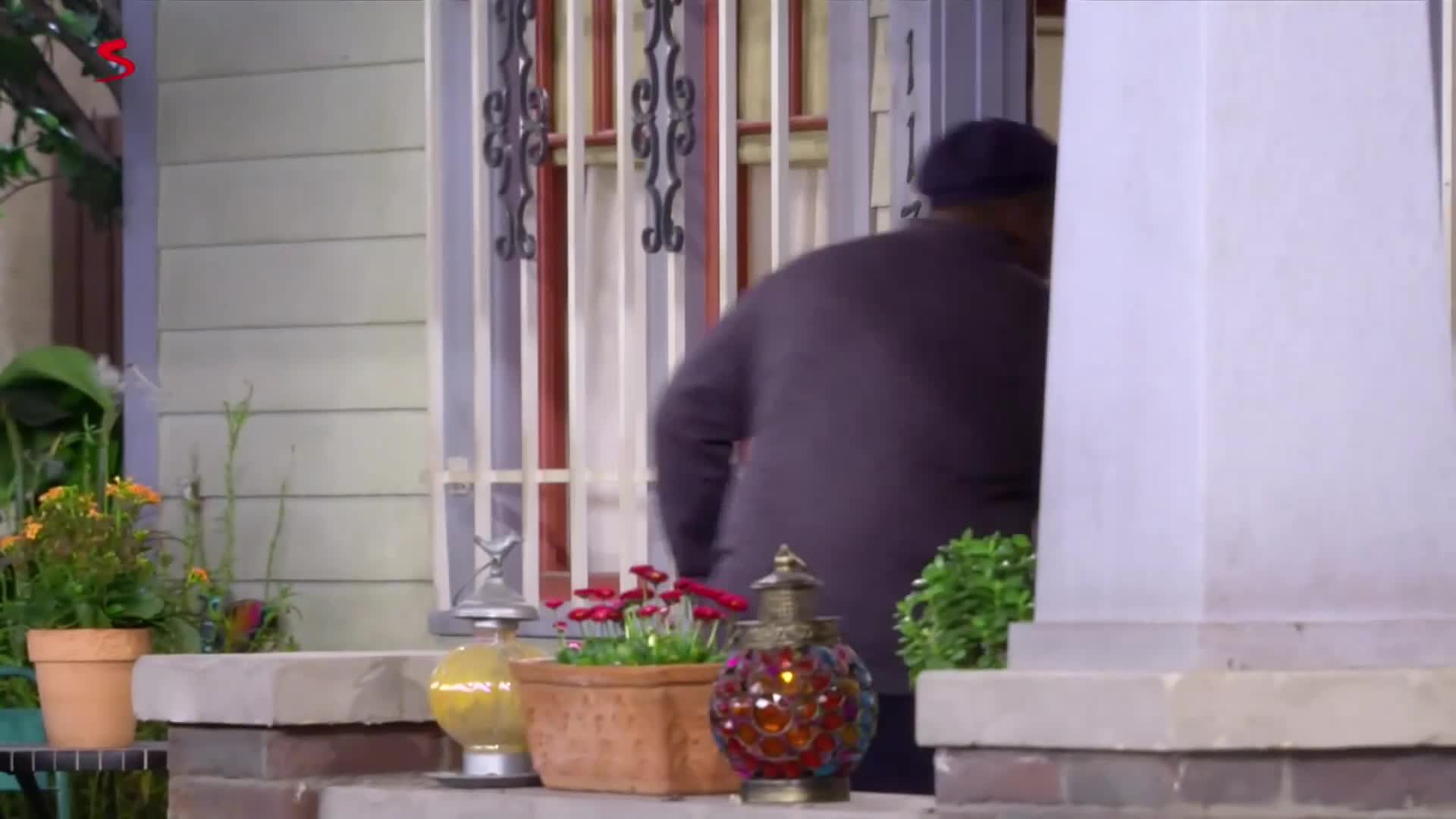 Sousedství S01E16 Welcome to the Big Payback (2018) komedie czdab mp4