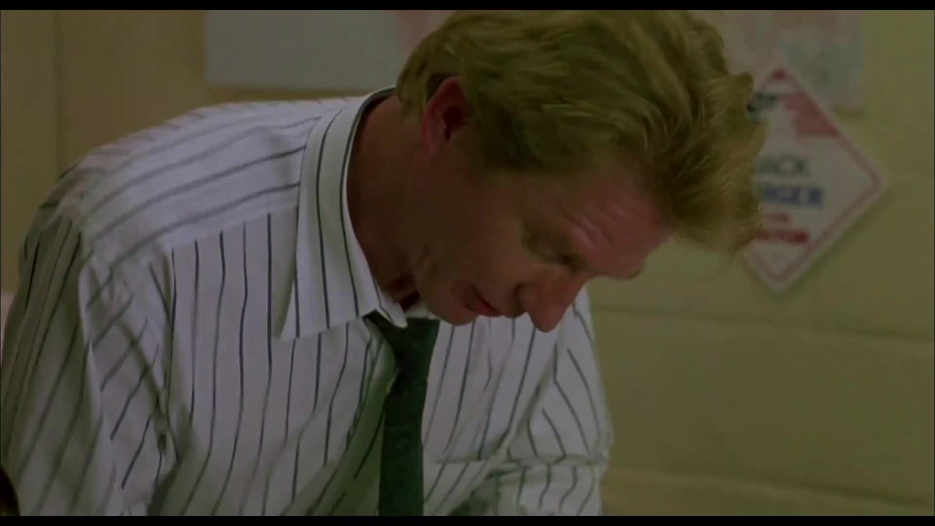 Muži při práci (Charlie Sheen, Emilio Estevez, Leslie Hope 1990 Komedie Akční Krimi Thriller Bdrip 1080p ) Sk dabing avi