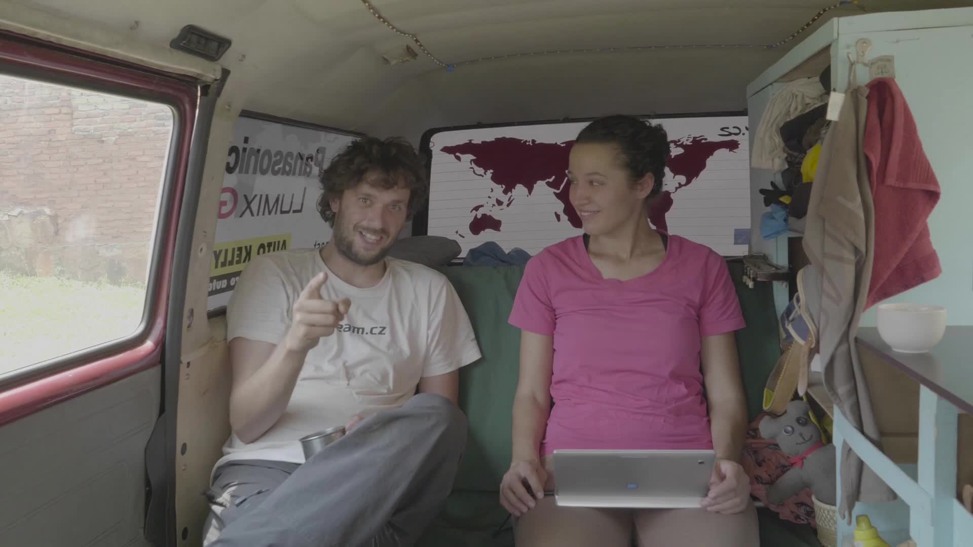 Busny Bonusy S01E13 28 2017 CZ dab 1080p BONUS Jak si snadno a rychle vyprat prádlo v Africe mp4