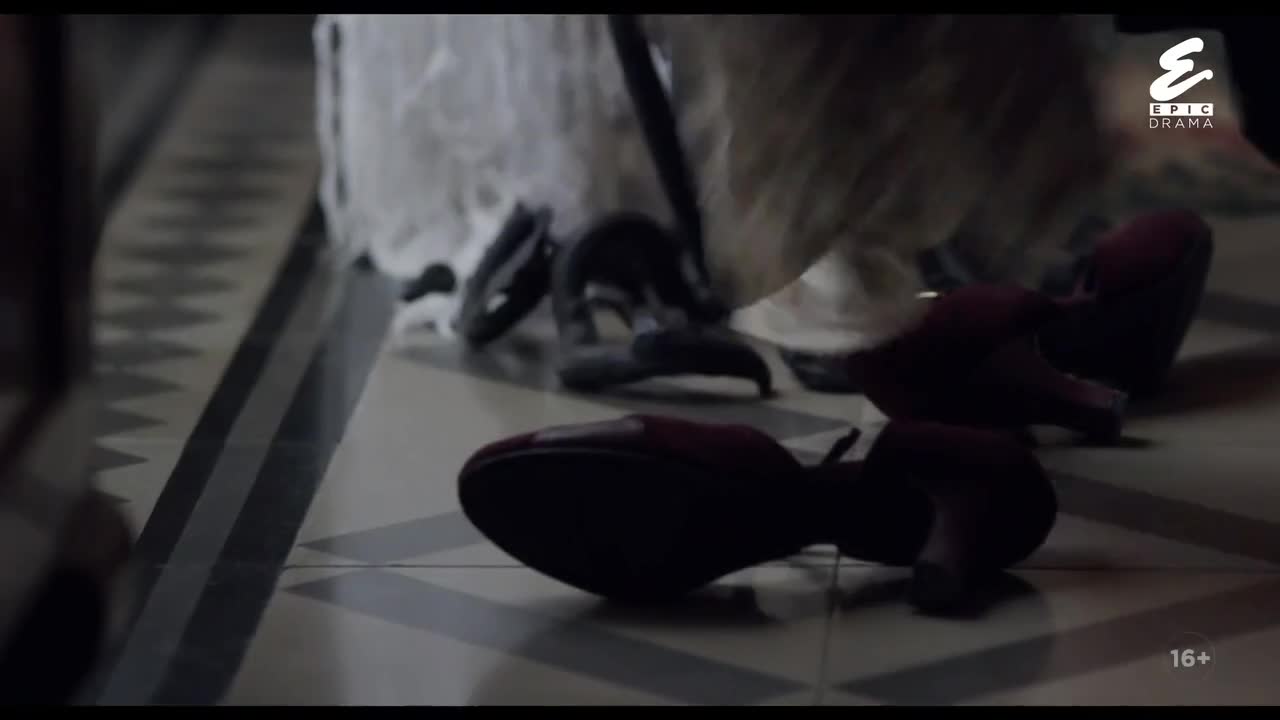 Komisař Ricciardi S01E02 06 2021 CZ dab 720p Prokletá krev mp4