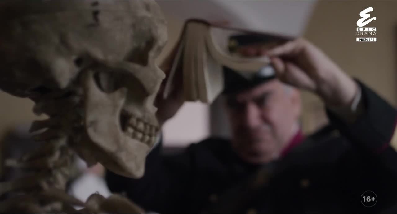 Komisař Ricciardi S01E06 06 2021 CZ dab 720p Na dně tvého srdce mp4