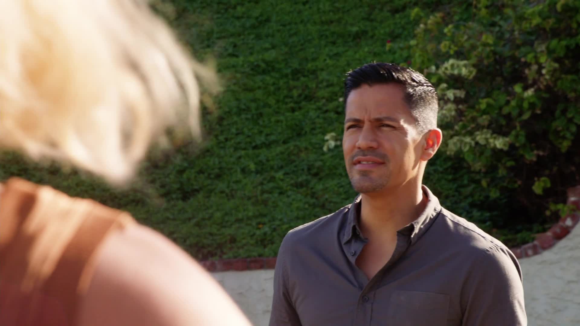 Magnum P I S02E17 20 2019 CZ dab 1080p Oči noci mkv