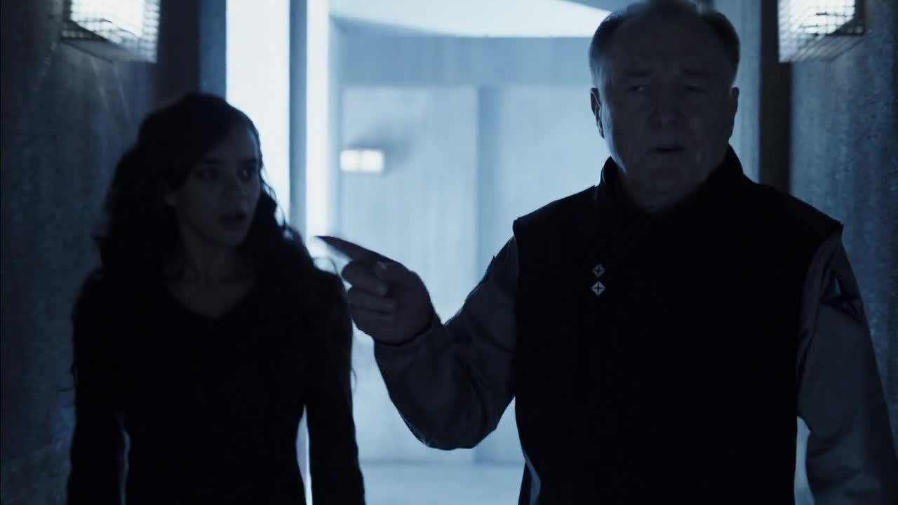 VESMÍRNÍ LOVCI Killjoys s01e10 Úniková rychlost mp4