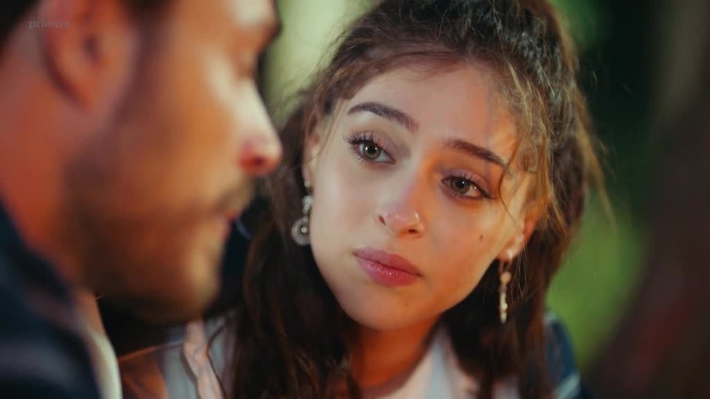 Souboj s láskou 01x999 Emir (Burak Çelik) Efsun (Cemre Bayselová).mp4