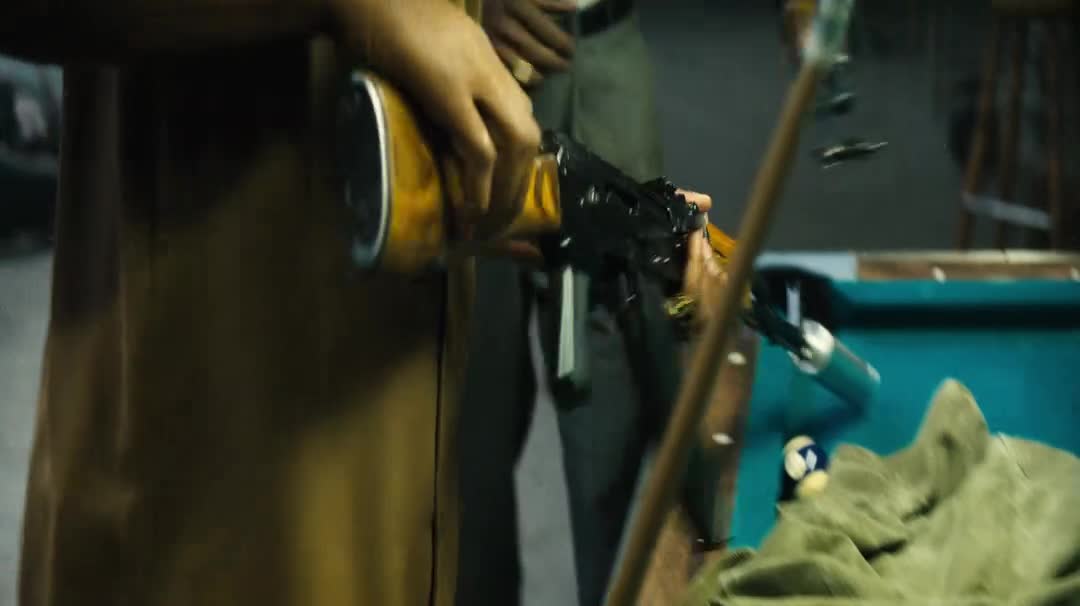 Mladý gangster (Matthew McConaughey,Jennifer Jason Leigh,Richie Merritt 2018 Dráma Krimi Bdrip 1080p ) Cz dabing+forced mp4