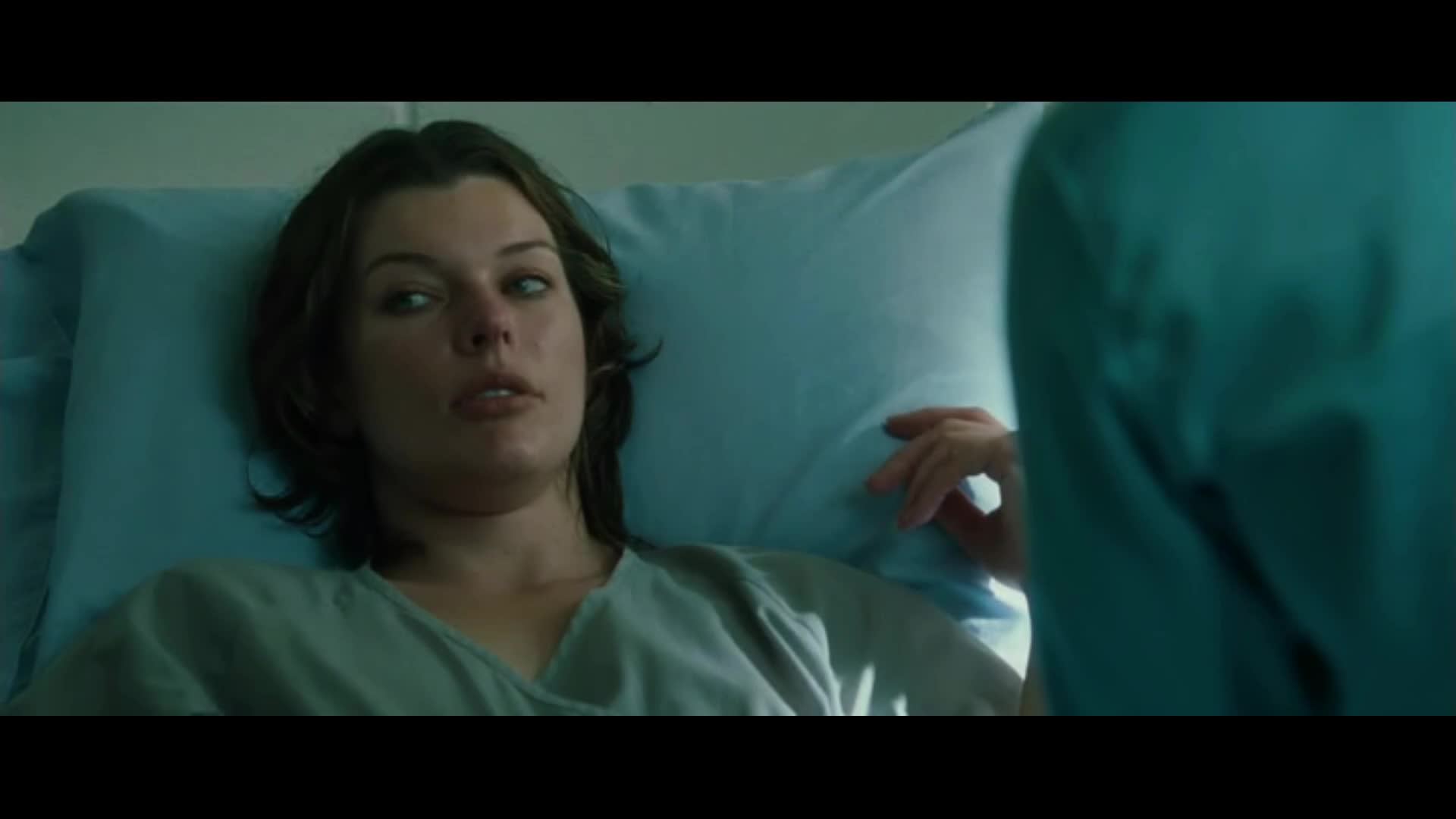 Tváře v davu (Milla Jovovich,Sarah Wayne Callies,Michael Shanks 2011 Krimi Drama Mysteriózní Thriller Bdrip 1080p ) Cz dabing mkv