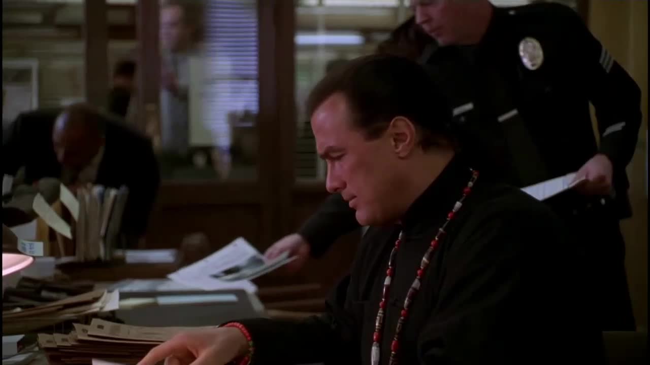 Glimmer Man Bleskový muž (Steven Seagal, Keenen Ivory Wayans 1996 Akční Krimi Mysteriózní Thriller 1080p ) Sk+Cz dabing mp4