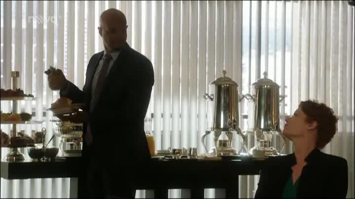 Smrtonosná zbraň S02E21 Rodinný pouta mp4