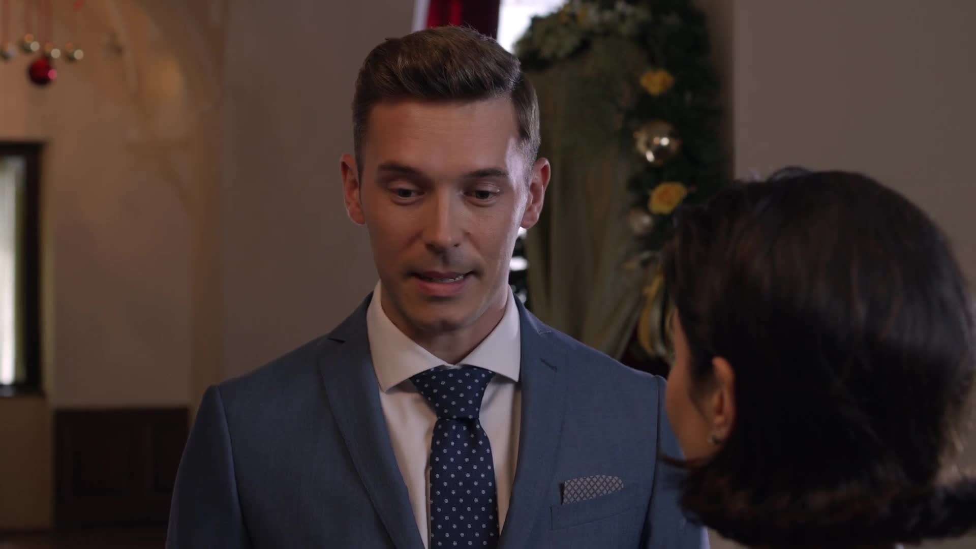 Princezna z cukrárny 2018 1080p WEBRip,CZ dabing 5 1 sestřih společných scén Vanessa Hudgens a Sam Palladio.mkv