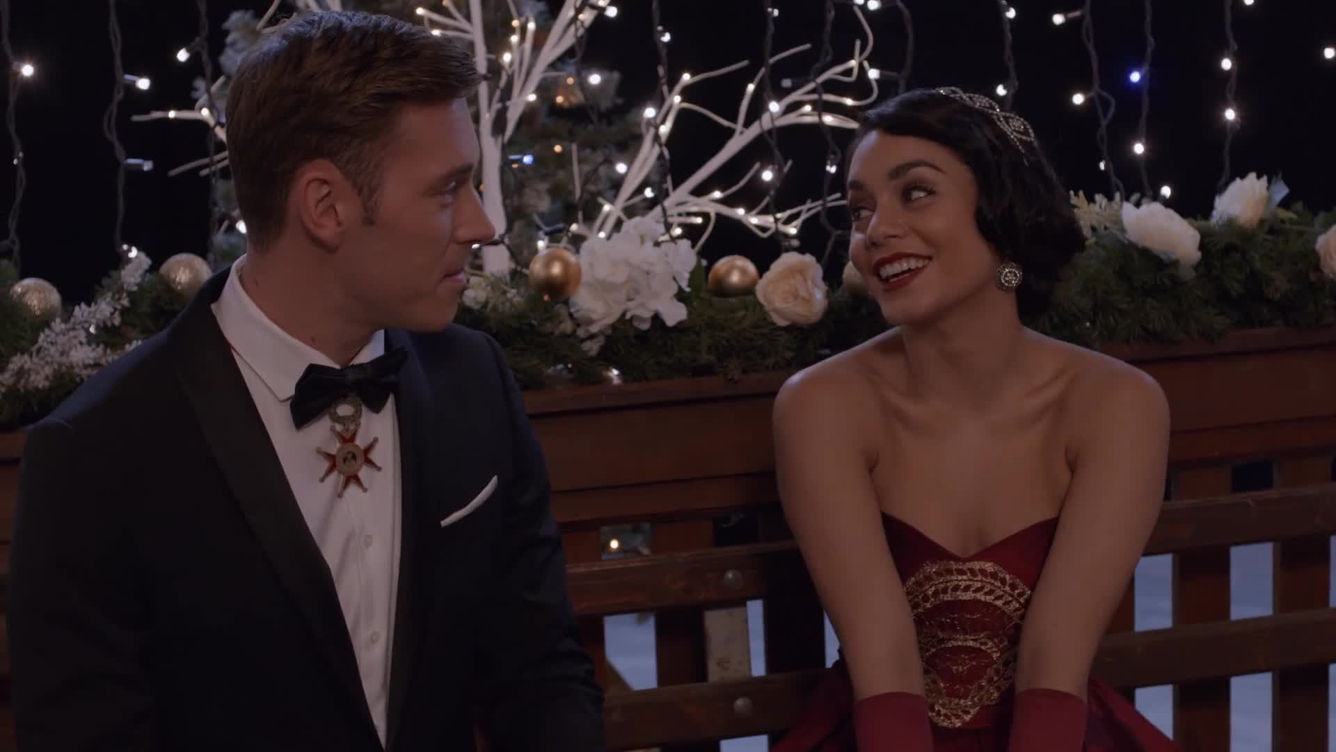 Princezna z cukrárny 2018 1080p WEBRip,CZ dabing 5 1 sestřih společných scén Vanessa Hudgens a Sam Palladio.mkv