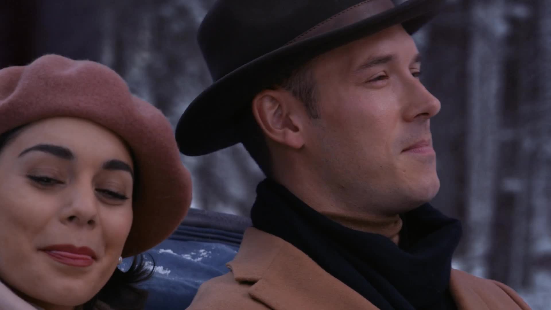 Princezna z cukrárny 2018 1080p WEBRip,CZ dabing 5 1 sestřih společných scén Vanessa Hudgens a Sam Palladio.mkv