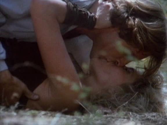 Barbarian queen 2 (1990) Lana Clarkson with Greg Wrangler romantic scene 00 29 31 647 00 32 26 655.avi