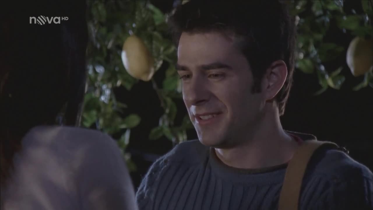 Milenci z pizzerie (2005) HD CZ sestřih romantických scén Joe (Eyal Podell) a Gina (Shiri Appleby).mp4