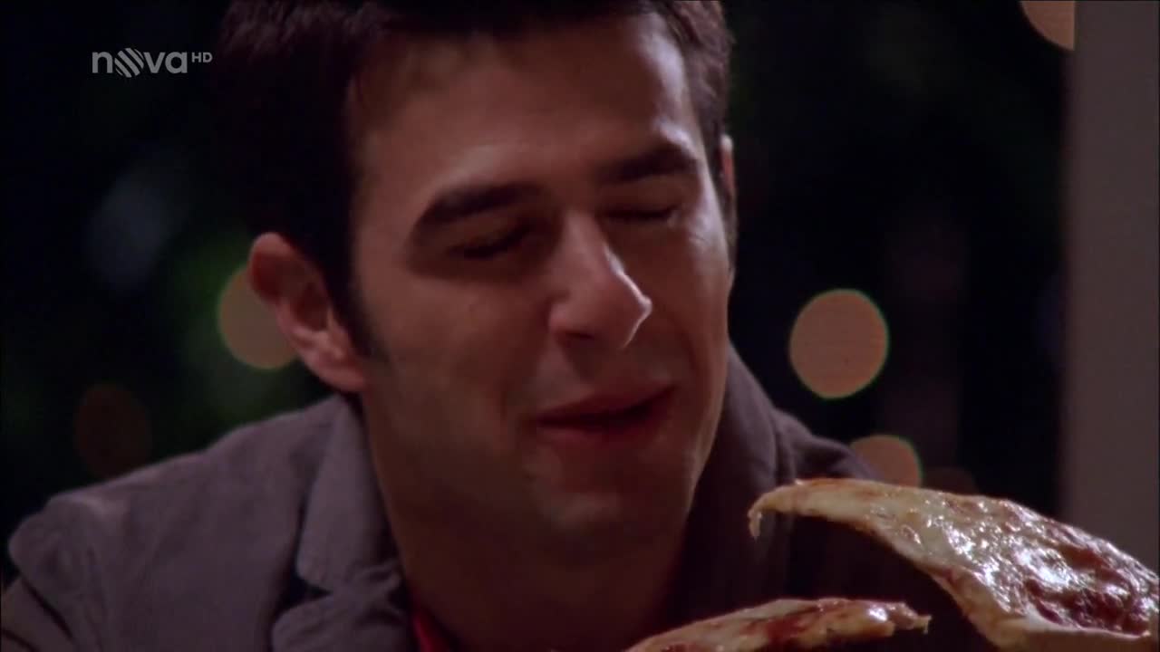 Milenci z pizzerie (2005) HD CZ sestřih romantických scén Joe (Eyal Podell) a Gina (Shiri Appleby).mp4