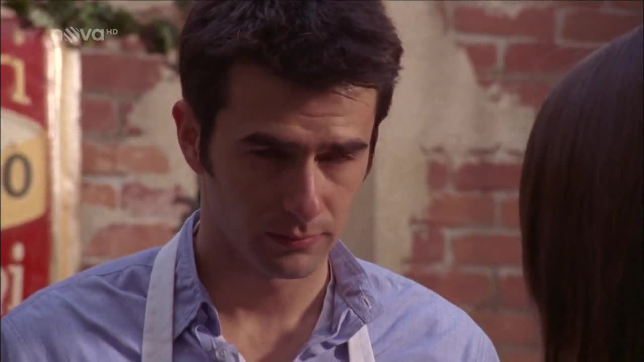 Milenci z pizzerie (2005) HD CZ sestřih romantických scén Joe (Eyal Podell) a Gina (Shiri Appleby).mp4